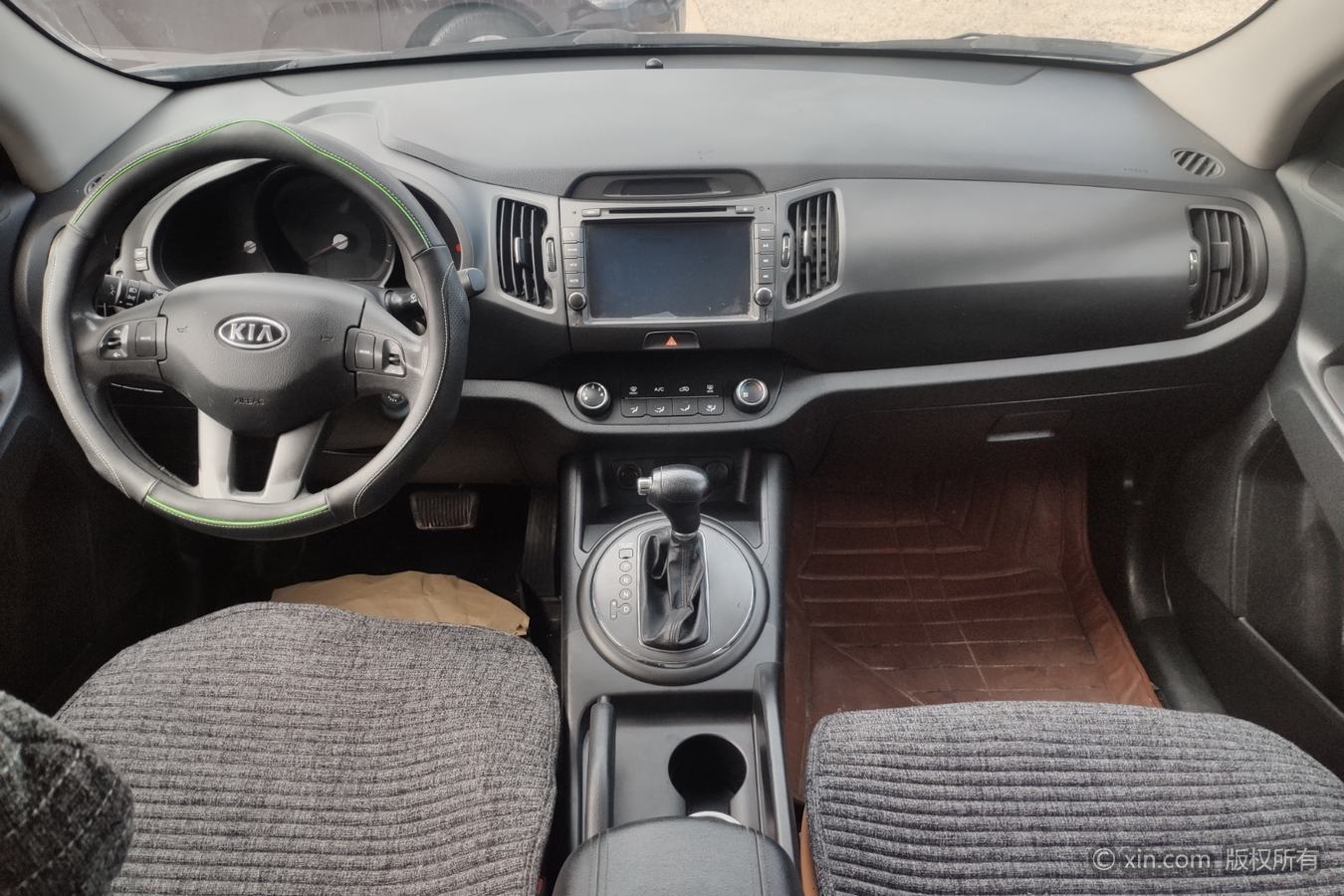 起亚智跑完整中控台全景